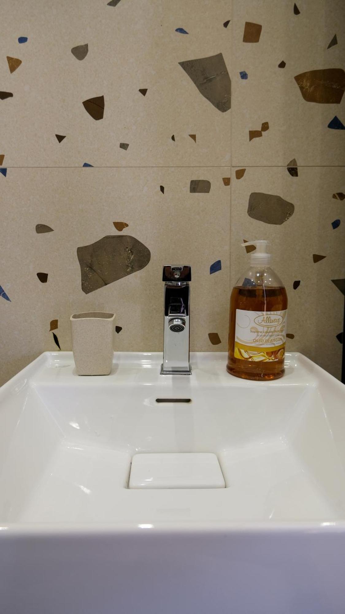 2E Center Apartment 티라나 외부 사진
