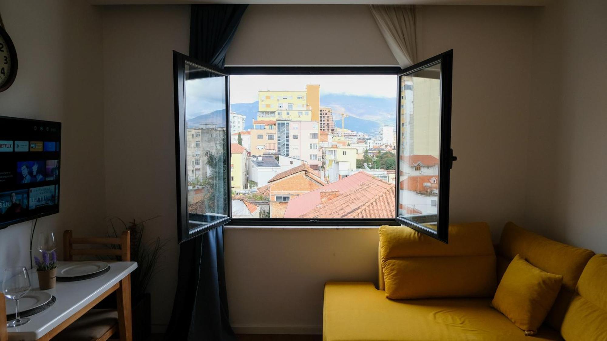 2E Center Apartment 티라나 외부 사진